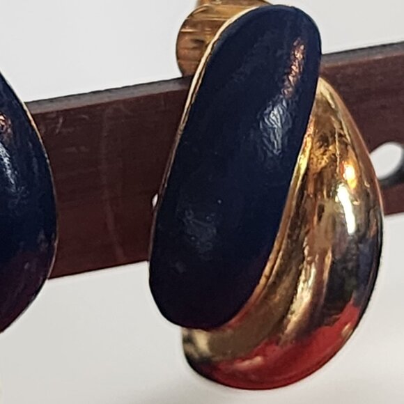 Avon Vintage Blue Enamel and Gold Tone Petite Magnetic Clip on 1" x 1" Earrings - Picture 4 of 16